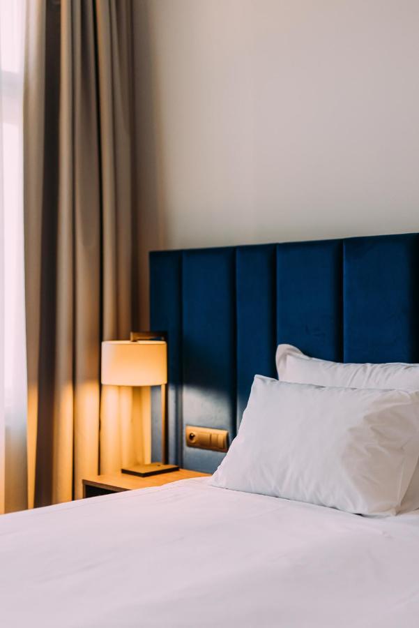 Parkside Modern Room forest view Wellness Access